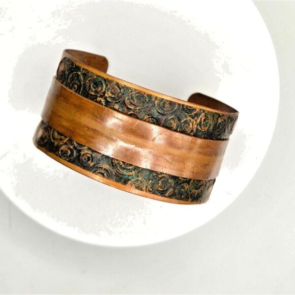 Vintage Copper Cuff Bracelet – Wide Etched Band – Rustic Patina – Boho Southwest - Picture 2 of 6
